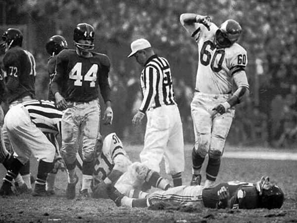 Frank Gifford’s CTE diagnosis casts the NFL’s sepia years in harsh light